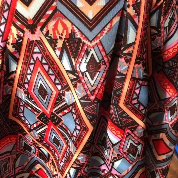 🆕 Francesca’s Alya Multi Color Geometric Print Pleated Skater Skir M🆕 - Picture 3 of 6